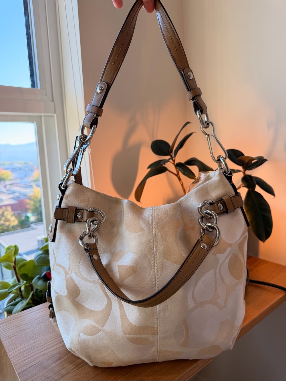 🤎🤍Coach 2011 🔥Cream & Tan Signature Hobo Shoulder Bag
